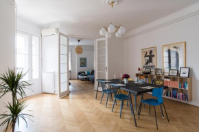 Klauzal apartment w/3 bedrooms, french balcony